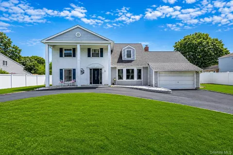 5 Priscilla Ave, Holtsville, NY 11742