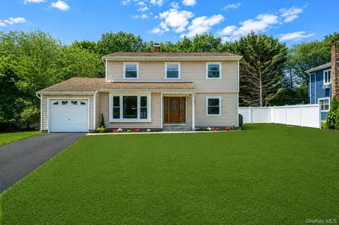 130 Greenbelt Pkwy, Holbrook, NY 11741