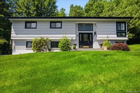 4 Medford Pl, Clarkstown, NY 10954