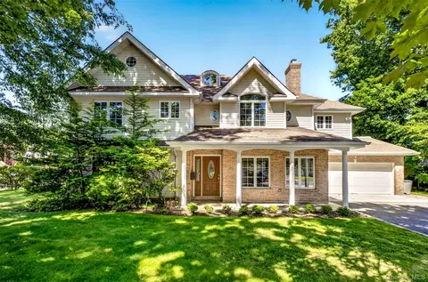 60 Plymouth Rd, North Hempstead, NY 11023