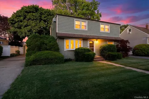 2545 Sycamore Ave, Wantagh, NY 11793