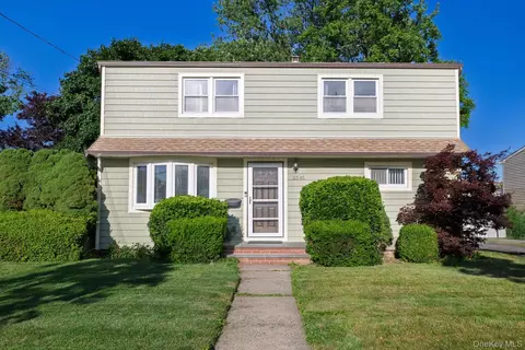 2545 Sycamore Ave, Wantagh, NY 11793