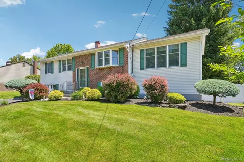 12 Bayview Dr, Stony Point, NY 10980