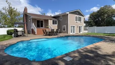 Exterior - 47 Orange Dr, Jericho, NY 11753 photo 4 of 7