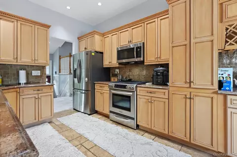 Kitchen - 47 Orange Dr, Jericho, NY 11753 photo 2 of 4