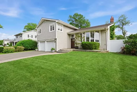 Exterior - 47 Orange Dr, Jericho, NY 11753 photo 3 of 7