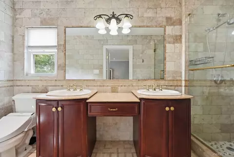 Bath - 47 Orange Dr, Jericho, NY 11753 photo 2 of 5