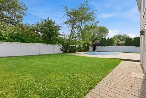 Exterior - 47 Orange Dr, Jericho, NY 11753 photo 6 of 7