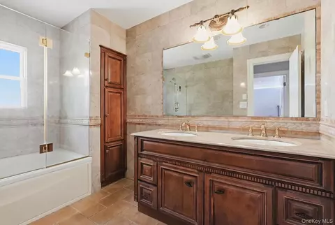 Bath - 47 Orange Dr, Jericho, NY 11753 photo 4 of 5