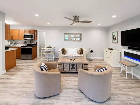 133 Harbor Walk #133, Sayville, NY 11782