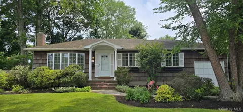 350 Columbus Ave, West Babylon, NY 11704