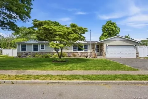 322 Columbia St, Holbrook, NY 11741