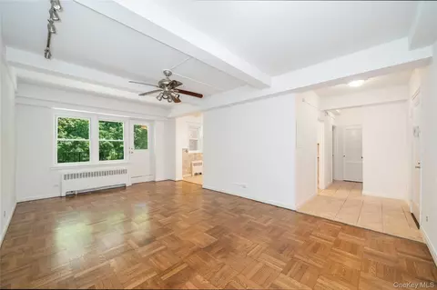 110 Draper Ln #S5, Greenburgh, NY 10522