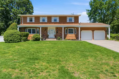 6 Carol Ct, Setauket, NY 11733