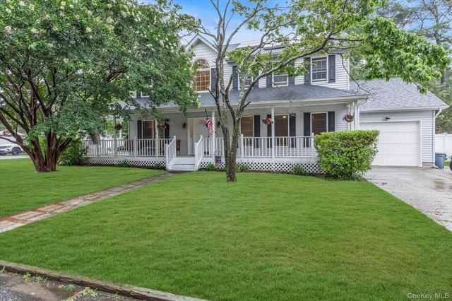 47 Wendy Dr, Farmingville, NY 11738