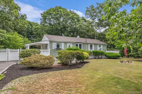 152 Grand Ave, Shirley, NY 11967