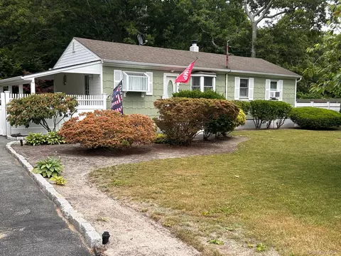 152 Grand Ave, Shirley, NY 11967