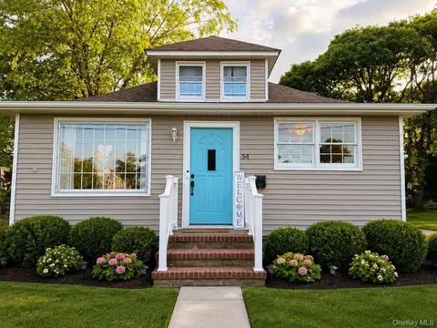 54 Division Ave, West Sayville, NY 11796