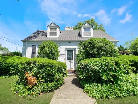 425 Baldwin Rd, Hempstead, NY 11550