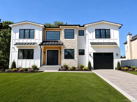 97 North Ct, North Hempstead, NY 11577