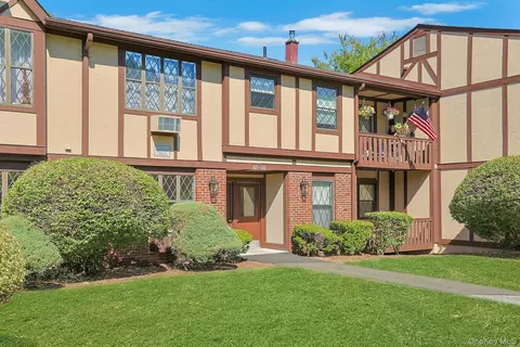 605 Sierra Vista Ln, Clarkstown, NY 10989