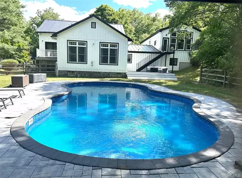 291 Comfort Trl, Montgomery, NY 12549