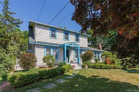 65 Hedges Rd, Patchogue, NY 11772