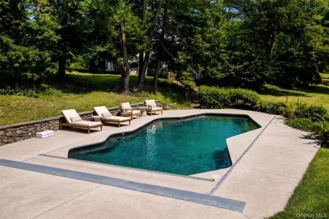 Exterior - 433 Arcady Rd, Yorktown, NY 10562 photo 4 of 7