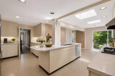 Kitchen - 433 Arcady Rd, Yorktown, NY 10562 photo 1 of 1