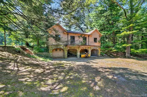 Exterior - 433 Arcady Rd, Yorktown, NY 10562 photo 5 of 7