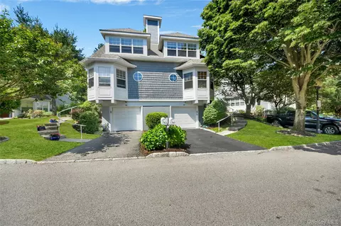 54 Mystic Dr, Ossining, NY 10562