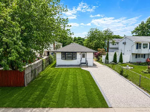 64 Cedar Dr, Bay Shore, NY 11706