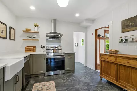 Entry Way - 185 Cedar Ave, Patchogue, NY 11772 photo 5 of 6