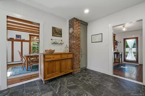 Entry Way - 185 Cedar Ave, Patchogue, NY 11772 photo 4 of 6