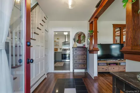 Entry Way - 185 Cedar Ave, Patchogue, NY 11772 photo 1 of 6
