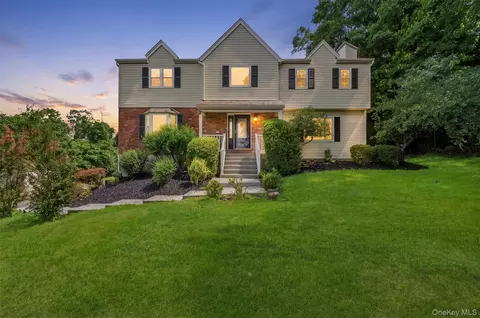 26 Sebastian Ct, East Fishkill, NY 12533
