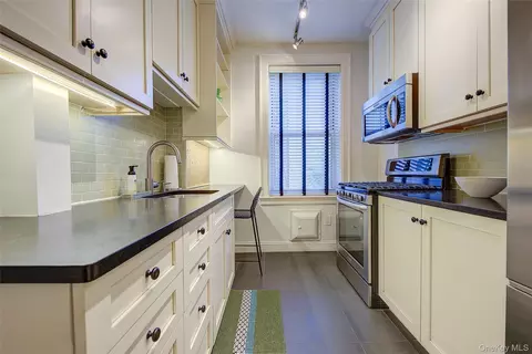 35-16 80th St #3, New York, NY 11372
