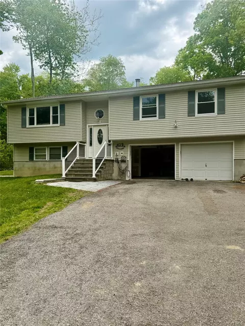 46 Rogers Rd, Hyde Park, NY 12538