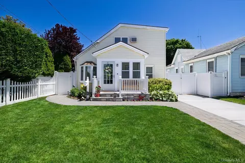 2589 Southard Ave, Oceanside, NY 11572