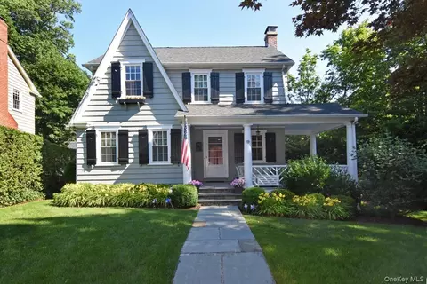 19 Bayberry St, Yonkers, NY 10708