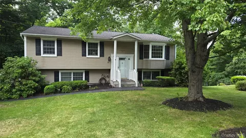 77 Tulip Rd, Mahopac, NY 10541
