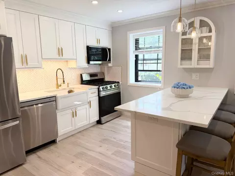 1271 California Rd #D-3, Eastchester, NY 10709
