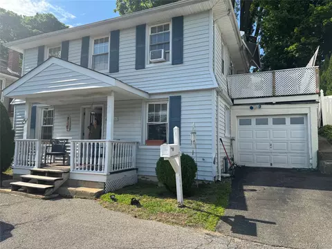 4 Terrace Pl, Glen Cove, NY 11542