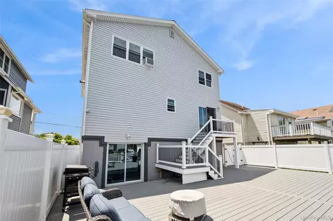 Exterior - 663 Arthur St, Baldwin, NY 11510 photo 4 of 5