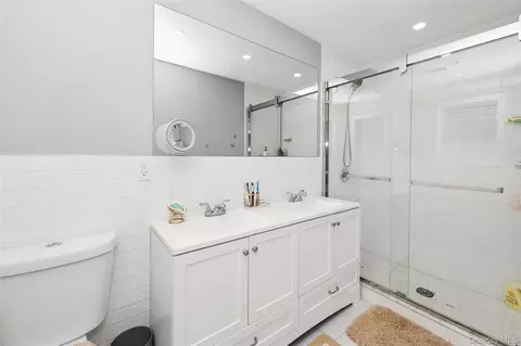 Bath - 663 Arthur St, Baldwin, NY 11510 photo 3 of 3
