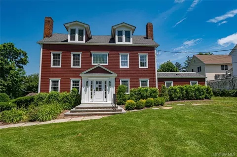 68 Nassau Rd, Huntington, NY 11743