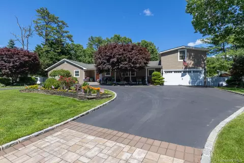 5 Jacqueline Ct, Port Jefferson Station, NY 11776