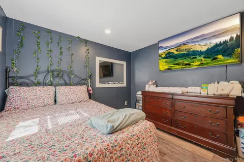 Bedroom - 19 Hulse Ave, Wallkill, NY 10940 photo 3 of 5