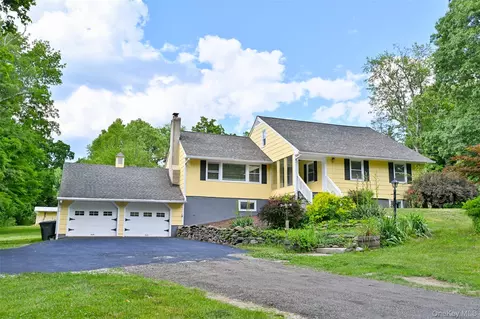 136 Foggintown Rd, Southeast, NY 10509