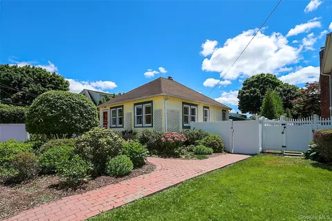 110 Franklin Ave, East Northport, NY 11731